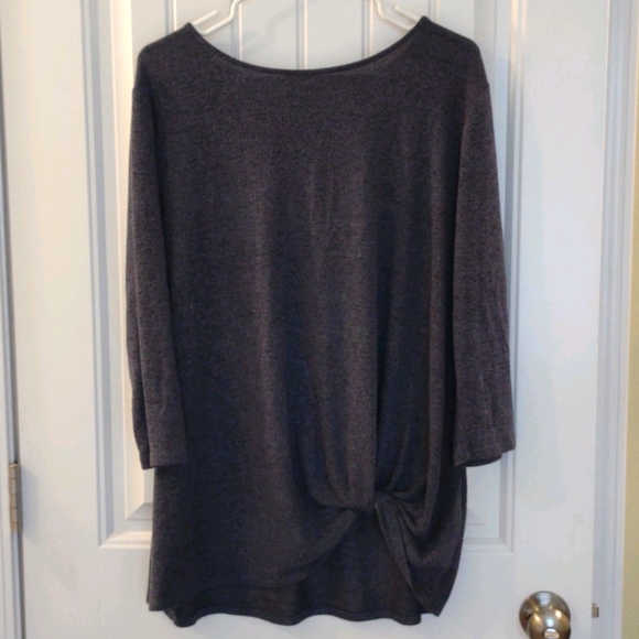 Matty M Tops - 💜5/$25 3/4 length top with knot